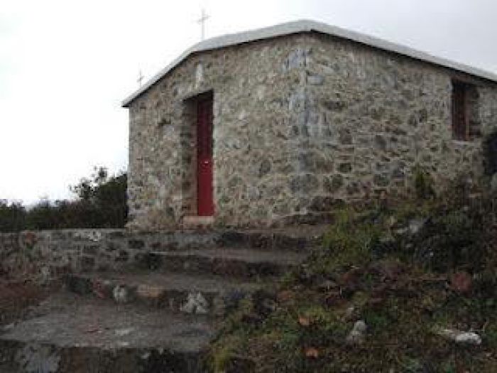 Θεία Λειτουργία στο Εξωκκλήσι του Προφήτη Ηλία στο Λουκά