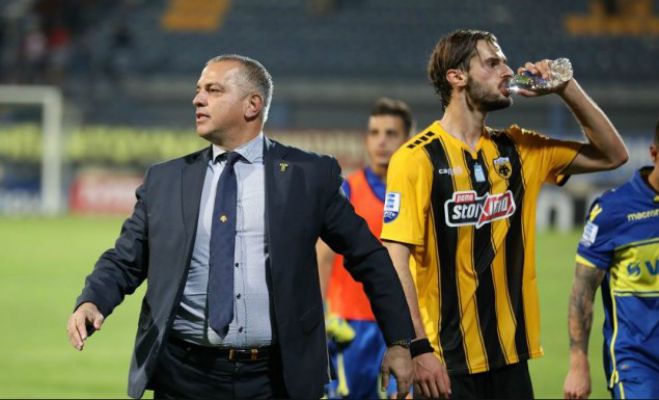 &Alpha;&nu;&tau;ί &nu;&alpha; &sigma;&iota;&omega;&pi;&omicron;ύ&nu;, &pi;&rho;&omicron;&kappa;&alpha;&lambda;&omicron;ύ&nu; &sigma;&tau;&eta;&nu; &Alpha;&Epsilon;&Kappa; | &Delta;&eta;&mu;&eta;&tau;&rho;&iota;ά&delta;&eta;&sigmaf;: &laquo;&Kappa;&alpha;&theta;&alpha;&rho;ό &pi;έ&nu;&alpha;&lambda;&tau;&iota;! &Gamma;&iota;&alpha;&tau;ί &phi;&omega;&nu;ά&zeta;&epsilon;&tau;&epsilon;;&raquo;