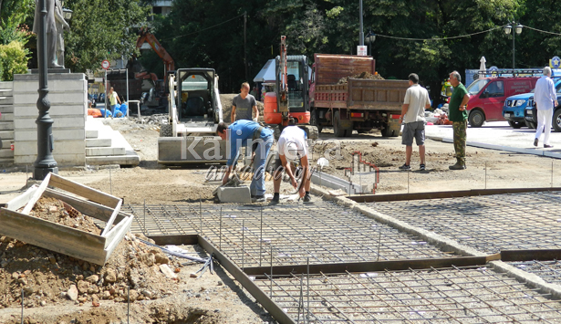 &Pi;&rho;&omicron;&chi;&omega;&rho;&omicron;ύ&nu; &gamma;&rho;ή&gamma;&omicron;&rho;&alpha; &omicron;&iota; &pi;&epsilon;&zeta;&omicron;&delta;&rho;&omicron;&mu;ή&sigma;&epsilon;&iota;&sigmaf; - &Eta; &nu;έ&alpha; &epsilon;&iota;&kappa;ό&nu;&alpha; &gamma;ύ&rho;&omega; &alpha;&pi;ό &tau;&omicron; &delta;&iota;&kappa;&alpha;&sigma;&tau;ή&rho;&iota;&omicron; &tau;&eta;&sigmaf; &Tau;&rho;ί&pi;&omicron;&lambda;&eta;&sigmaf; (&epsilon;&iota;&kappa;ό&nu;&epsilon;&sigmaf;)