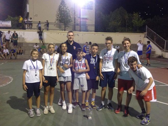 &Sigma;&tau;&omicron; &tau;&omicron;&upsilon;&rho;&nu;&omicron;&upsilon;ά 3 on 3 &tau;&omicron;&upsilon; &Tau;&upsilon;&rho;&omicron;ύ &omicron; &Alpha;&rho;&kappa;&alpha;&delta;&iota;&kappa;ό&sigmaf;! (&epsilon;&iota;&kappa;ό&nu;&epsilon;&sigmaf;)