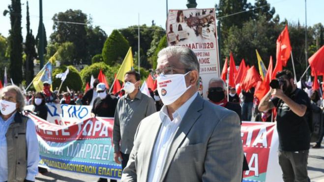Η μάσκα του Κουτσούμπα και το μήνυμα που «έκρυβε»! (εικόνες)