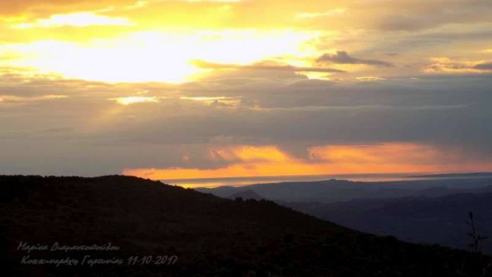 Το ηλιοβασίλεμα στην Κοκκινοράχη Γορτυνίας! (εικόνες)