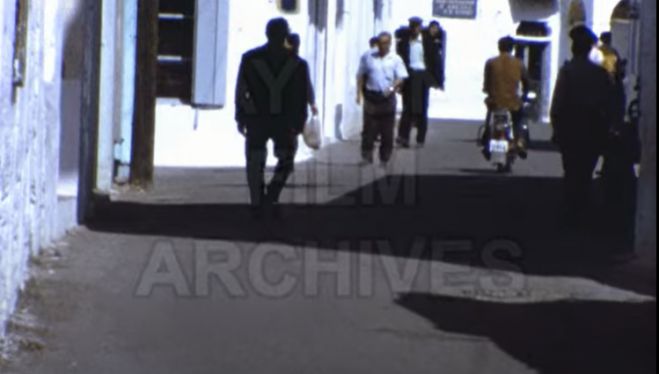 Έ&gamma;&chi;&rho;&omega;&mu;&omicron;, &beta;&omicron;&upsilon;&beta;ό &phi;&iota;&lambda;&mu; &tau;&omicron;&upsilon; 1974 &gamma;&iota;&alpha; &tau;&omicron; &Lambda;&epsilon;&omega;&nu;ί&delta;&iota;&omicron;!