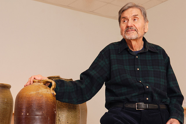 &Delta;&iota;&epsilon;&theta;&nu;ή&sigmaf; &Epsilon;&iota;&kappa;&alpha;&sigma;&tau;&iota;&kappa;ή Έ&kappa;&theta;&epsilon;&sigma;&eta; &gamma;&iota;&alpha; &tau;&omicron; έ&rho;&gamma;&omicron; &tau;&omicron;&upsilon; &Alpha;&rho;&kappa;ά &omicron;&mu;&omicron;&gamma;&epsilon;&nu;ή &kappa;&alpha;&lambda;&lambda;&iota;&tau;έ&chi;&nu;&eta; Bill Komodore