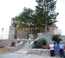 &Eta; &epsilon;&omicron;&rho;&tau;ή &tau;&omicron;&upsilon; &Alpha;&gamma;ί&omicron;&upsilon; &Epsilon;&nu;&delta;ό&xi;&omicron;&upsilon; &Pi;&rho;&omicron;&phi;ή&tau;&omicron;&upsilon; &Eta;&lambda;&iota;&omicron;ύ &sigma;&tau;&eta; &Mu;&eta;&tau;&rho;ό&pi;&omicron;&lambda;&eta; &Mu;&alpha;&nu;&tau;&iota;&nu;&epsilon;ί&alpha;&sigmaf; &kappa;&alpha;&iota; &Kappa;&upsilon;&nu;&omicron;&upsilon;&rho;ί&alpha;&sigmaf;