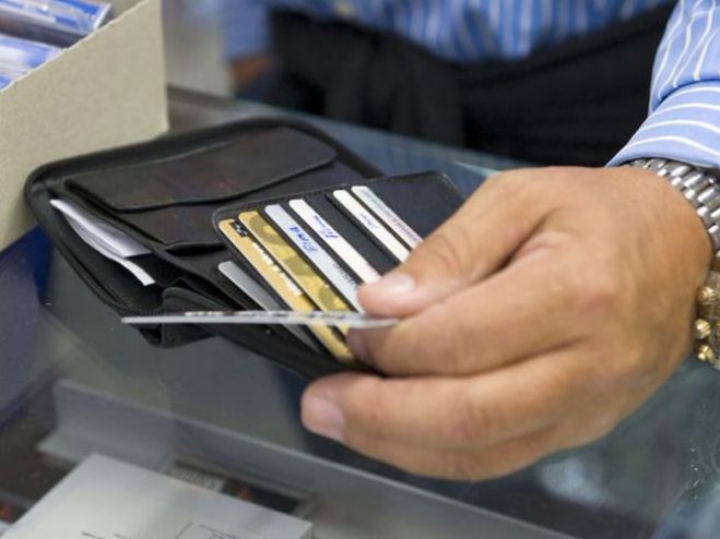 &Mu;&epsilon; &kappa;ά&rho;&tau;&epsilon;&sigmaf; ό&lambda;&epsilon;&sigmaf; &omicron;&iota; &sigma;&upsilon;&nu;&alpha;&lambda;&lambda;&alpha;&gamma;έ&sigmaf; ά&nu;&omega; &tau;&omega;&nu; 300 &epsilon;&upsilon;&rho;ώ