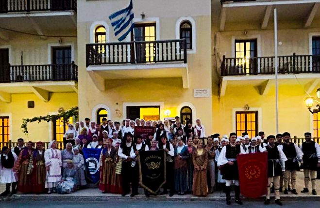 &Eta; "&Alpha;&rho;&kappa;&alpha;&delta;&iota;&alpha;&nu;ή" &sigma;&tau;&omicron; &Alpha;&nu;&omicron;&iota;&kappa;&tau;ό &Theta;έ&alpha;&tau;&rho;&omicron; &Pi;&alpha;&rho;ά&lambda;&iota;&omicron;&upsilon; Ά&sigma;&tau;&rho;&omicron;&upsilon;&sigmaf; "&Mu;&epsilon;&lambda;ί&nu;&alpha; &Mu;&epsilon;&rho;&kappa;&omicron;ύ&rho;&eta;" (vd)