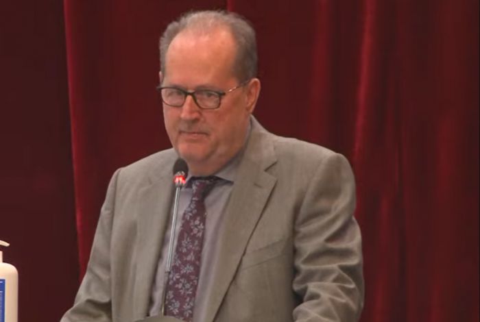 &Nu;ί&kappa;&alpha;&sigmaf; &pi;&rho;&omicron;&sigmaf; &pi;&alpha;&rho;ά&tau;&alpha;&xi;&eta; &Tau;&alpha;&tau;&omicron;ύ&lambda;&eta;: "&Pi;&omicron;&lambda;ύ &alpha;&mu;&phi;&iota;&beta;ά&lambda;&lambda;&omega; &alpha;&nu; &theta;&alpha; &kappa;&alpha;&tau;&epsilon;&beta;&epsilon;ί&tau;&epsilon; &sigma;&tau;&iota;&sigmaf; &epsilon;&kappa;&lambda;&omicron;&gamma;έ&sigmaf;"!