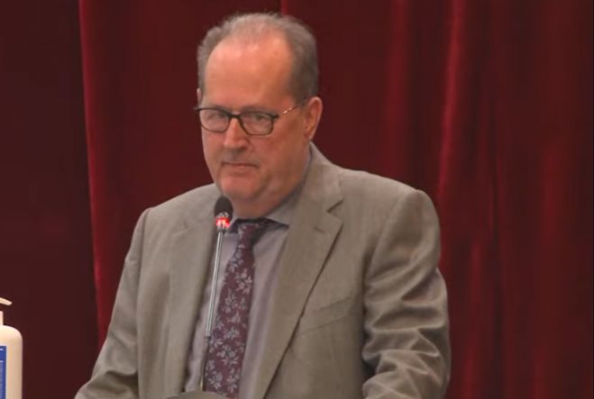 &Nu;ί&kappa;&alpha;&sigmaf; &pi;&rho;&omicron;&sigmaf; &pi;&alpha;&rho;ά&tau;&alpha;&xi;&eta; &Tau;&alpha;&tau;&omicron;ύ&lambda;&eta;: "&Pi;&omicron;&lambda;ύ &alpha;&mu;&phi;&iota;&beta;ά&lambda;&lambda;&omega; &alpha;&nu; &theta;&alpha; &kappa;&alpha;&tau;&epsilon;&beta;&epsilon;ί&tau;&epsilon; &sigma;&tau;&iota;&sigmaf; &epsilon;&kappa;&lambda;&omicron;&gamma;έ&sigmaf;"!