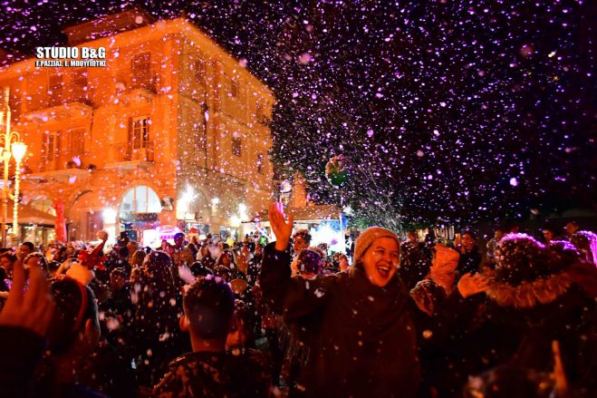 &Phi;&omega;&tau;&alpha;&gamma;&omega;&gamma;ή&theta;&eta;&kappa;&epsilon; &tau;&omicron; &Chi;&rho;&iota;&sigma;&tau;&omicron;&upsilon;&gamma;&epsilon;&nu;&nu;&iota;ά&tau;&iota;&kappa;&omicron; &delta;έ&nu;&delta;&rho;&omicron; &sigma;&tau;&omicron; &Nu;&alpha;ύ&pi;&lambda;&iota;&omicron; (&epsilon;&iota;&kappa;ό&nu;&epsilon;&sigmaf;)