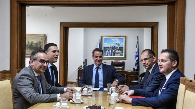 Στο Υπουργείο Υγείας ο Μητσοτάκης - Σύσκεψη με παρόντα τον Κοντοζαμάνη - Τι αποφασίστηκε!