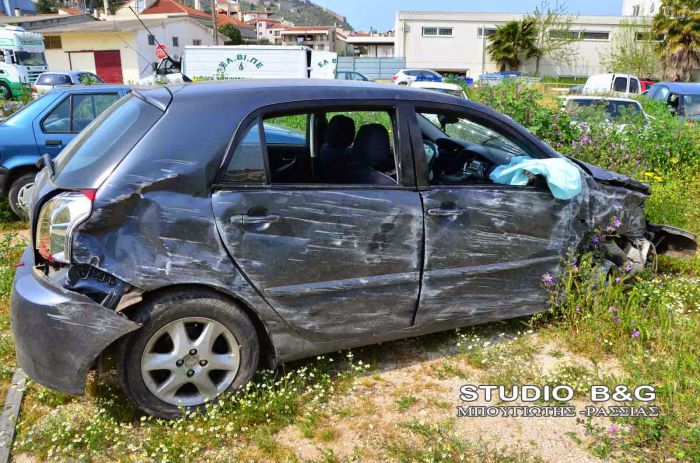 Σοκ στο Ναύπλιο - Σκοτώθηκε 19χρονη κοπέλα σε τροχαίο (εικόνες)