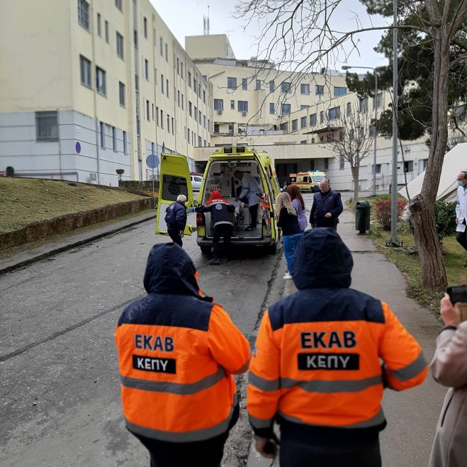 Άσκηση ετοιμότητας για σεισμό και πυρκαγιά στο Παναρκαδικό Νοσοκομείο Τρίπολης (εικόνες)