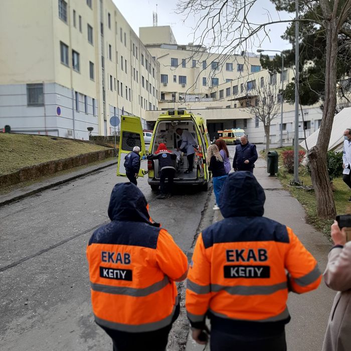 Άσκηση ετοιμότητας για σεισμό και πυρκαγιά στο Παναρκαδικό Νοσοκομείο Τρίπολης (εικόνες)