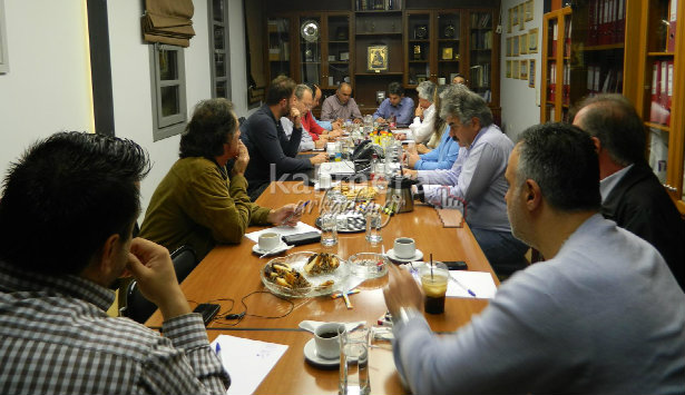 Η έλλειψη ρευστότητας στο επίκεντρο του διαλόγου ανάμεσα σε Κωνσταντινόπουλο και διοίκηση του Επιμελητηρίου