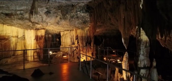 Τα εντυπωσιακά σπήλαια Κάψια μέσα από ένα μοναδικό drone βίντεο! (vd)