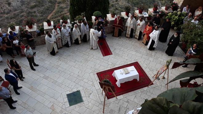 &Mu;&epsilon; &lambda;&alpha;&mu;&pi;&rho;ό&tau;&eta;&tau;&alpha; &gamma;&iota;ό&rho;&tau;&alpha;&sigma;&epsilon; &eta; &Mu;&omicron;&nu;ή &Tau;&iota;&mu;ί&omicron;&upsilon; &Pi;&rho;&omicron;&delta;&rho;ό&mu;&omicron;&upsilon; &Kappa;&alpha;&sigma;&tau;&rho;ί&omicron;&upsilon; &Kappa;&upsilon;&nu;&omicron;&upsilon;&rho;ί&alpha;&sigmaf; (&epsilon;&iota;&kappa;ό&nu;&epsilon;&sigmaf;)