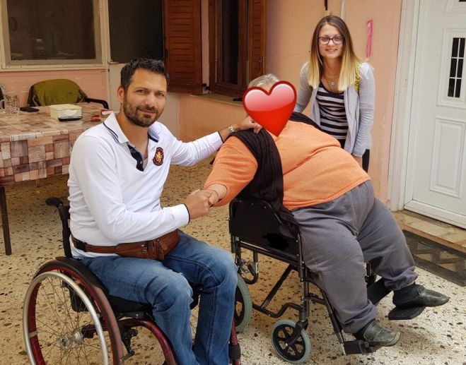 &Alpha;&mu;&alpha;&xi;ί&delta;&iota;&omicron; &sigma;&epsilon; ά&tau;&omicron;&mu;&omicron; &mu;&epsilon; &alpha;&nu;&alpha;&pi;&eta;&rho;ί&alpha; &pi;&alpha;&rho;έ&delta;&omega;&sigma;&epsilon; &mu;&epsilon; &sigma;&upsilon;&gamma;&kappa;ί&nu;&eta;&sigma;&eta; &omicron; &Sigma;ύ&lambda;&lambda;&omicron;&gamma;&omicron;&sigmaf; &Alpha;&Mu;&Epsilon;&Alpha; &Alpha;&rho;&kappa;&alpha;&delta;ί&alpha;&sigmaf; (&epsilon;&iota;&kappa;ό&nu;&epsilon;&sigmaf;)