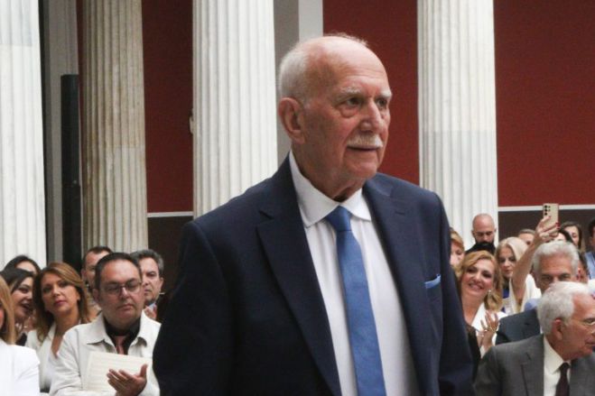 &Pi;έ&theta;&alpha;&nu;&epsilon; &omicron; &delta;&eta;&mu;&omicron;&sigma;&iota;&omicron;&gamma;&rho;ά&phi;&omicron;&sigmaf; &Gamma;&iota;ώ&rho;&gamma;&omicron;&sigmaf; &Pi;&alpha;&pi;&alpha;&delta;ά&kappa;&eta;&sigmaf; &ndash; &Upsilon;&pi;έ&sigma;&tau;&eta; &omicron;&xi;ύ έ&mu;&phi;&rho;&alpha;&gamma;&mu;&alpha;