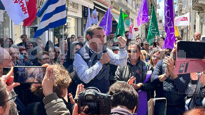 &Eta; &omicron;&mu;&iota;&lambda;ί&alpha; &tau;&omicron;&upsilon; &Alpha;&lambda;έ&xi;&eta; &Tau;&sigma;ί&pi;&rho;&alpha; &sigma;&tau;&omicron; &kappa;έ&nu;&tau;&rho;&omicron; &tau;&eta;&sigmaf; &Tau;&rho;ί&pi;&omicron;&lambda;&eta;&sigmaf; - "&Epsilon;ί&nu;&alpha;&iota; &alpha;&delta;ί&sigma;&tau;&alpha;&kappa;&tau;&omicron;&iota;, &epsilon;ί&nu;&alpha;&iota; &kappa;&alpha;&theta;&epsilon;&sigma;&tau;ώ&sigmaf;"