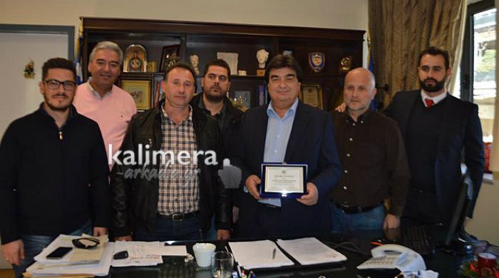 Το «ευχαριστώ» της διοίκησης του Παναρκαδικού στον Γιαννακούρα για τα έργα στο γήπεδο (vd)