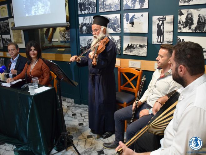"&Tau;&iota;&mu;ώ&nu;&tau;&alpha;&sigmaf; &tau;&omicron;&nu; &Kappa;&omicron;&lambda;&omicron;&kappa;&omicron;&tau;&rho;ώ&nu;&eta;" ... &xi;&epsilon;&kappa;ί&nu;&eta;&sigma;&alpha;&nu; &omicron;&iota; &epsilon;&kappa;&delta;&eta;&lambda;ώ&sigma;&epsilon;&iota;&sigmaf; &gamma;&iota;&alpha; &tau;&eta;&nu; &Alpha;&pi;&epsilon;&lambda;&epsilon;&upsilon;&theta;έ&rho;&omega;&sigma;&eta; &tau;&eta;&sigmaf; &Tau;&rho;ί&pi;&omicron;&lambda;&eta;&sigmaf;! (vd)