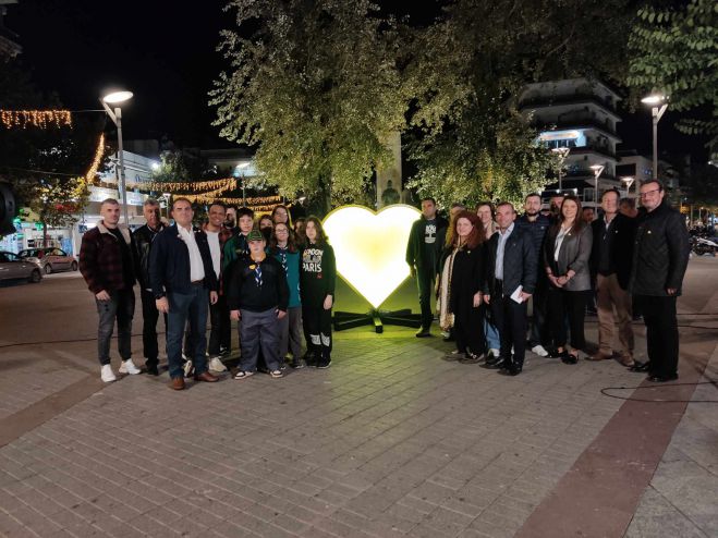 &Phi;&omega;&tau;&alpha;&gamma;&omega;&gamma;ή&theta;&eta;&kappa;&epsilon; &eta; &laquo;&kappa;ί&tau;&rho;&iota;&nu;&eta; &kappa;&alpha;&rho;&delta;&iota;ά&raquo; &sigma;&tau;&eta;&nu; &kappa;&epsilon;&nu;&tau;&rho;&iota;&kappa;ή &pi;&lambda;&alpha;&tau;&epsilon;ί&alpha; &tau;&eta;&sigmaf; &Kappa;&alpha;&lambda;&alpha;&mu;ά&tau;&alpha;&sigmaf;