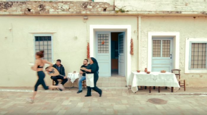 Κρήτη: Οι τηγανόπιτες της ... γρήγορης γιαγιάς - Απολαυστικό βίντεο! (vd)