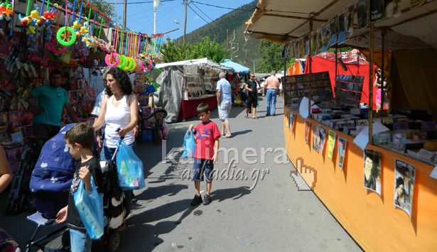 Απογοητευμένοι οι έμποροι στο πανηγύρι του Λεβιδίου - Ο κόσμος δεν ψωνίζει - Υψηλά τα ενοίκια (εικόνες - βίντεο)