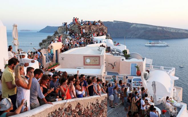 &Sigma;&alpha;&nu;&tau;&omicron;&rho;ί&nu;&eta; | &laquo;&Pi;&epsilon;&rho;&iota;&omicron;&rho;ί&sigma;&tau;&epsilon; &tau;&iota;&sigmaf; &mu;&epsilon;&tau;&alpha;&kappa;&iota;&nu;ή&sigma;&epsilon;&iota;&sigmaf;, έ&rho;&chi;&omicron;&nu;&tau;&alpha;&iota; &omicron;&iota; &tau;&omicron;&upsilon;&rho;ί&sigma;&tau;&epsilon;&sigmaf;&raquo; &ndash; &Sigma;ά&lambda;&omicron;&sigmaf; &mu;&epsilon; &alpha;&nu;ά&rho;&tau;&eta;&sigma;&eta; &delta;&eta;&mu;&omicron;&tau;&iota;&kappa;&omicron;ύ &sigma;&upsilon;&mu;&beta;&omicron;ύ&lambda;&omicron;&upsilon;