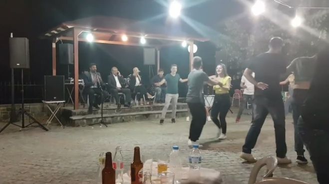 Απίστευτο | Despacito με ... κλαρίνο σε πανηγύρι! (vd)