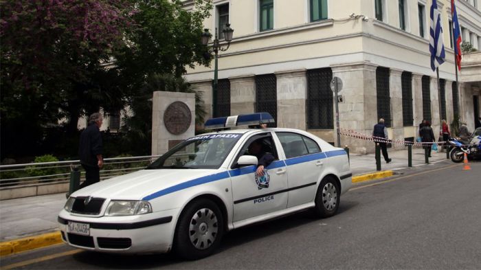 Πλατεία Κάνιγγος | Αλλοδαποί μαχαιροβγάλτες σκορπούν τον τρόμο στην περιοχή