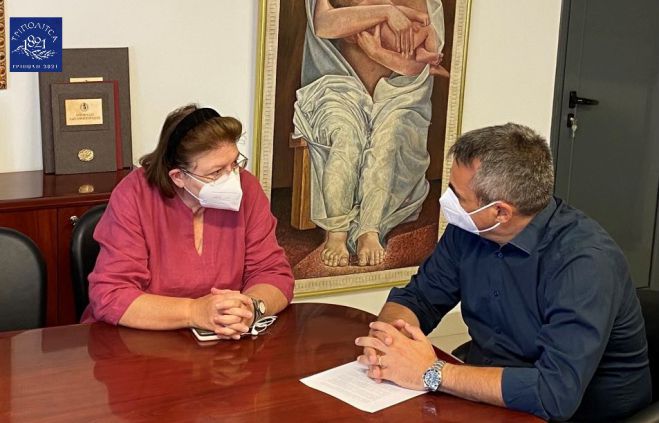 &Sigma;&tau;&omicron; &Delta;&eta;&mu;&alpha;&rho;&chi;&epsilon;ί&omicron; &Tau;&rho;ί&pi;&omicron;&lambda;&eta;&sigmaf; &eta; &Upsilon;&pi;&omicron;&upsilon;&rho;&gamma;ό&sigmaf; &Pi;&omicron;&lambda;&iota;&tau;&iota;&sigma;&mu;&omicron;ύ | &Tau;&zeta;&iota;&omicron;ύ&mu;&eta;&sigmaf;: &laquo;&Beta;ά&zeta;&omicron;&upsilon;&mu;&epsilon; &tau;&eta;&nu; &Tau;&rho;ί&pi;&omicron;&lambda;&eta; &sigma;&tau;&omicron;&nu; &pi;&omicron;&lambda;&iota;&tau;&iota;&sigma;&tau;&iota;&kappa;ό &chi;ά&rho;&tau;&eta; &tau;&eta;&sigmaf; &Chi;ώ&rho;&alpha;&sigmaf;&raquo;  (vd)