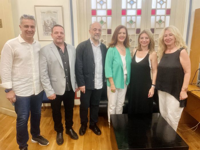 &Mu;&epsilon; &Gamma;&iota;&alpha;&nu;&nu;ό&pi;&omicron;&upsilon;&lambda;&omicron;, &Nu;&iota;&kappa;&omicron;&lambda;ά&kappa;&omicron;&upsilon; &kappa;&alpha;&iota; &Mu;&pi;&omicron;ύ&zeta;&alpha; &sigma;&upsilon;&nu;&alpha;&nu;&tau;ή&theta;&eta;&kappa;&epsilon; &eta; &Kappa;&alpha;&rho;&upsilon;&sigma;&tau;&iota;&alpha;&nu;&omicron;ύ &sigma;&tau;&eta;&nu; &Kappa;&alpha;&lambda;&alpha;&mu;ά&tau;&alpha;!