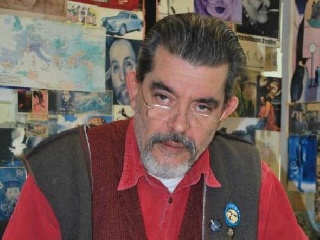 &Omicron; &sigma;&kappa;&iota;&tau;&sigma;&omicron;&gamma;&rho;ά&phi;&omicron;&sigmaf; &laquo;&Sigma;&tau;ά&theta;&eta;&sigmaf;&raquo; έ&rho;&chi;&epsilon;&tau;&alpha;&iota; &sigma;&tau;&eta;&nu; &Tau;&rho;ί&pi;&omicron;&lambda;&eta;