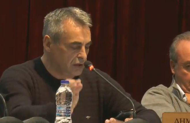 &Tau;&zeta;&iota;&omicron;ύ&mu;&eta;&sigmaf;: "&Kappa;ά&nu;&omicron;&upsilon;&mu;&epsilon; &tau;&iota;&sigmaf; &lambda;&iota;&gamma;ό&tau;&epsilon;&rho;&epsilon;&sigmaf; &alpha;&pi;&epsilon;&upsilon;&theta;&epsilon;ί&alpha;&sigmaf; &alpha;&nu;&alpha;&theta;έ&sigma;&epsilon;&iota;&sigmaf;, &alpha;&upsilon;&xi;ή&sigma;&alpha;&mu;&epsilon; &tau;&omicron; &tau;&alpha;&mu;&epsilon;&iota;&alpha;&kappa;ό &upsilon;&pi;ό&lambda;&omicron;&iota;&pi;&omicron;. &Gamma;&iota;&alpha;&tau;ί &nu;&alpha; &mu;&eta;&nu; &tau;&omicron; &kappa;ά&nu;&omega; &tau;&omicron; έ&rho;&gamma;&omicron; &alpha;&nu; &upsilon;&pi;ή&rho;&chi;&alpha;&nu; 450.000 &gamma;&iota;&alpha; &tau;&omicron; &kappa;&omicron;&lambda;&upsilon;&mu;&beta;&eta;&tau;ή&rho;&iota;&omicron;;"