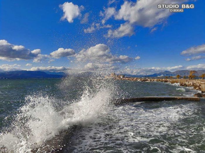 Νοτιάδες με ένταση στον Αργολικό κόλπο - Εντυπωσιακές εικόνες!