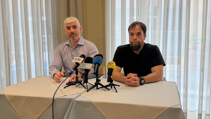 &Pi;&rho;&alpha;&chi;&alpha;&lambda;&iota;ά&sigmaf; - &Kappa;&epsilon;&chi;&alpha;&gamma;&iota;ά&sigmaf;: "&Zeta;&eta;&tau;&omicron;ύ&mu;&epsilon; &nu;&alpha; &alpha;&nu;&alpha;&theta;&epsilon;&omega;&rho;ή&sigma;&epsilon;&iota; &tau;&omicron; &Upsilon;&pi;&omicron;&upsilon;&rho;&gamma;&epsilon;ί&omicron; &Pi;&omicron;&lambda;&iota;&tau;&iota;&sigma;&mu;&omicron;ύ &kappa;&alpha;&iota; &nu;&alpha; &chi;&alpha;&rho;&alpha;&kappa;&tau;&eta;&rho;ί&sigma;&epsilon;&iota; &nu;&epsilon;ό&tau;&epsilon;&rho;&omicron; &mu;&nu;&eta;&mu;&epsilon;ί&omicron; &tau;&omicron;&nu; &alpha;&nu;&delta;&rho;&iota;ά&nu;&tau;&alpha; &tau;&omicron;&upsilon; &Kappa;&omicron;&lambda;&omicron;&kappa;&omicron;&tau;&rho;ώ&nu;&eta;" (vd)