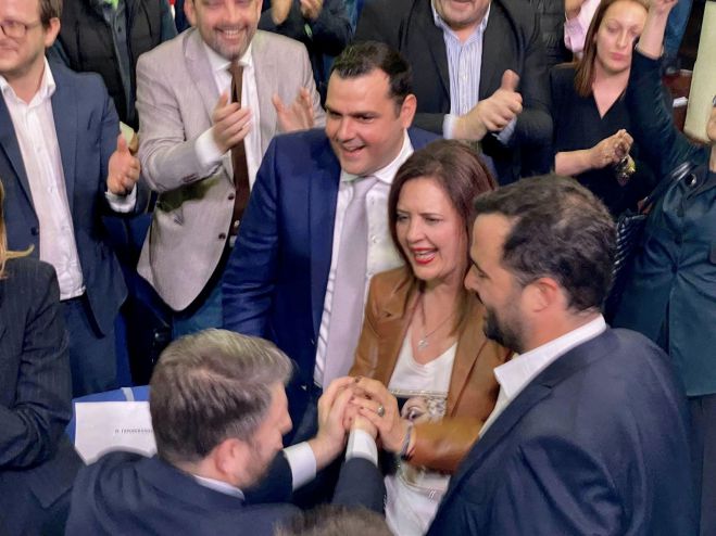 &Nu;&tau;ί&nu;&alpha; &Nu;&iota;&kappa;&omicron;&lambda;ά&kappa;&omicron;&upsilon;: &laquo;&Omicron; &Lambda;&alpha;ό&sigmaf; &delta;&epsilon;&nu; &xi;&epsilon;&chi;&nu;ά, &tau;&iota; &sigma;&eta;&mu;&alpha;ί&nu;&epsilon;&iota; &delta;&epsilon;&xi;&iota;ά&raquo;!"