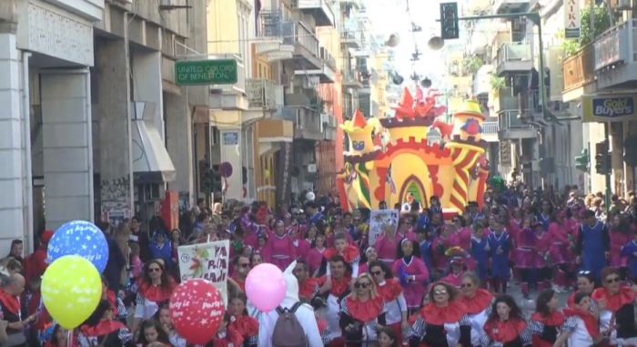 Live &tau;&omicron; &Kappa;&alpha;&rho;&nu;&alpha;&beta;ά&lambda;&iota; &tau;&omega;&nu; &Mu;&iota;&kappa;&rho;ώ&nu; &sigma;&tau;&eta;&nu; &Pi;ά&tau;&rho;&alpha;!