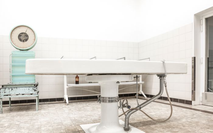 Εφοδος στην Ιατροδικαστική Υπηρεσία Πάτρας – Μεταφέρονται όλες οι εκθέσεις από το 2020 για επανέλεγχο