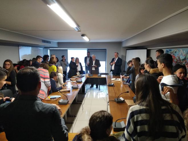 &Mu;&alpha;&theta;&eta;&tau;έ&sigmaf; &alpha;&pi;ό &Gamma;&alpha;&lambda;&lambda;ί&alpha;,&nbsp;&Iota;&sigma;&pi;&alpha;&nu;ί&alpha;, &Phi;&iota;&nu;&lambda;&alpha;&nu;&delta;ί&alpha; &kappa;&alpha;&iota; &Pi;&omicron;&lambda;&omega;&nu;ί&alpha; &sigma;&tau;&omicron; &Delta;&eta;&mu;&alpha;&rho;&chi;&epsilon;ί&omicron; &Tau;&rho;ί&pi;&omicron;&lambda;&eta;&sigmaf;! (&epsilon;&iota;&kappa;ό&nu;&epsilon;&sigmaf;)