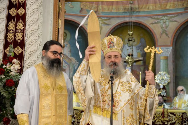 &Tau;&alpha; &omicron;&nu;&omicron;&mu;&alpha;&sigma;&tau;ή&rho;&iota;&alpha; &tau;&omicron;&upsilon; &Mu;&eta;&tau;&rho;&omicron;&pi;&omicron;&lambda;ί&tau;&eta; &Pi;&alpha;&tau;&rho;ώ&nu; &kappa;. &Chi;&rho;&upsilon;&sigma;&omicron;&sigma;&tau;ό&mu;&omicron;&upsilon; (&alpha;&pi;ό &tau;&omicron; &chi;&omega;&rho;&iota;ό &Lambda;&omicron;&upsilon;&kappa;ά &Mu;&alpha;&nu;&tau;&iota;&nu;&epsilon;ί&alpha;&sigmaf;)