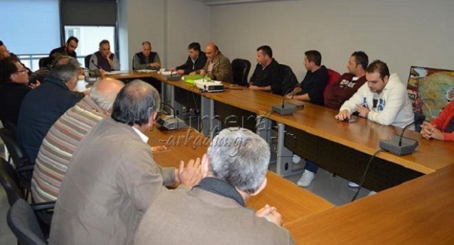 Ταξί: Οι ανεπιθύμητες πεζοδρομήσεις, τα προβλήματα σε πιάτσες και η ασυνεννοησία για κοινά αιτήματα (vd)