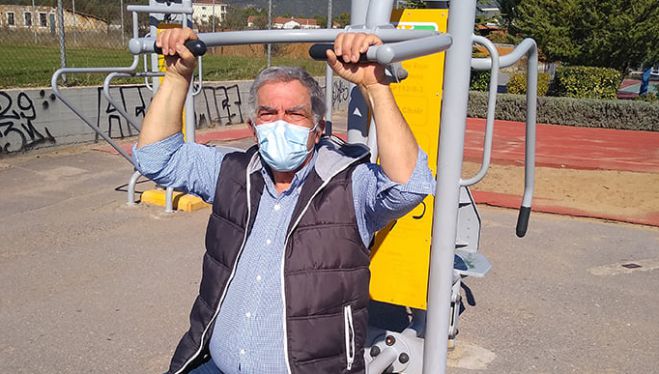 &Pi;&alpha;&pi;&alpha;&sigma;&tau;&alpha;&mu;&alpha;&tau;ά&kappa;&eta;&sigmaf;: "&Delta;&epsilon;&nu; &phi;&alpha;ί&nu;&epsilon;&tau;&alpha;&iota; &omicron; &iota;ό&sigmaf; &alpha;&lambda;&lambda;ά &upsilon;&pi;ά&rho;&chi;&epsilon;&iota; &epsilon;&kappa;&epsilon;ί &pi;&omicron;&upsilon; &delta;&epsilon;&nu; &tau;&omicron;&nu; &pi;&epsilon;&rho;&iota;&mu;έ&nu;&epsilon;&iota;&sigmaf;"