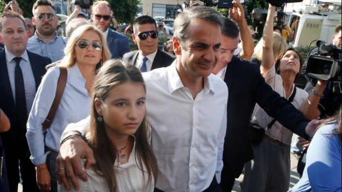 ΝΔ: "Από σήμερα η πατρίδα μας περνά σε μια νέα πιο αισιόδοξη εποχή"