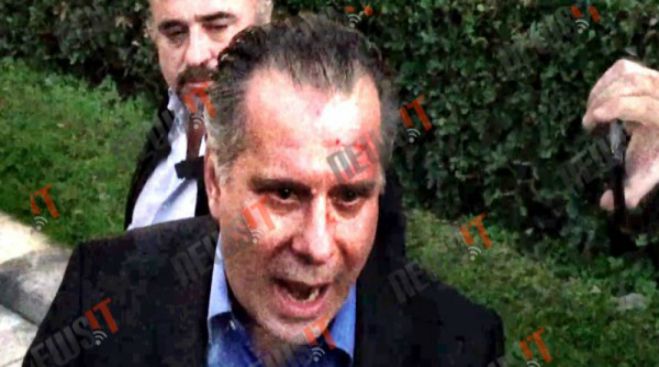 Άγρια επίθεση σε Κουμουτσάκο - Τον χτύπησαν με μπουνιές και του έσκισαν τα ρούχα! (vd)