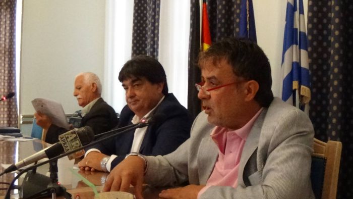 &Pi;&rho;&omicron;&epsilon;&tau;&omicron;&iota;&mu;ά&zeta;&epsilon;&tau;&alpha;&iota; &gamma;&iota;&alpha; &tau;&omicron;&nu; &chi;&epsilon;&iota;&mu;ώ&nu;&alpha; &eta; &Alpha;&rho;&kappa;&alpha;&delta;ί&alpha;! (vd)