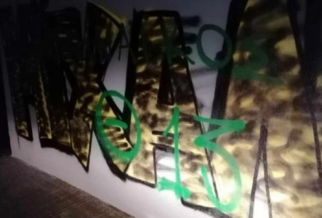 Βανδάλισαν γκράφιτι για τον Μιχάλη Κατσούρη σε γήπεδο στην Τρίπολη