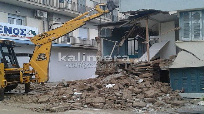 &Kappa;&alpha;&tau;έ&rho;&rho;&epsilon;&upsilon;&sigma;&epsilon; &pi;&alpha;&lambda;&iota;ό &sigma;&pi;ί&tau;&iota; &sigma;&tau;&eta;&nu; &Tau;&rho;ί&pi;&omicron;&lambda;&eta; (&epsilon;&iota;&kappa;ό&nu;&epsilon;&sigmaf;)!